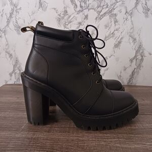 Dr. Martens Averil US 8 6-Eye Lace Up Chunky Block Heel Platform Boots Black